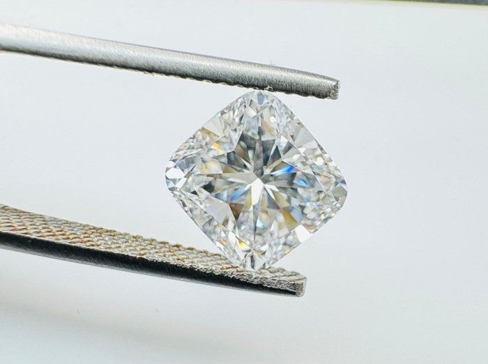 Exquisite 2.71ct Cushion-Shaped Natural Diamond - GIA Certified