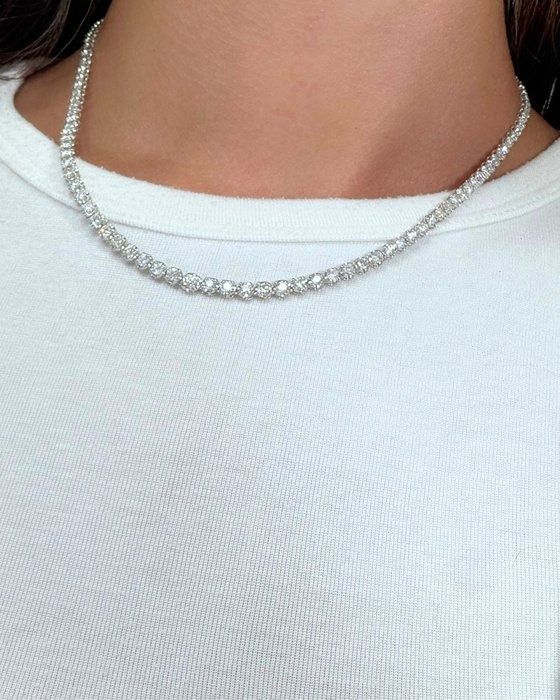 Exquisite 7.30ct Natural Diamonds Necklace in 18k White Gold - IGI Certified