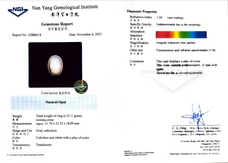 Exquisite Opal Ring with 0.80ct Side Diamonds in 18K White Gold