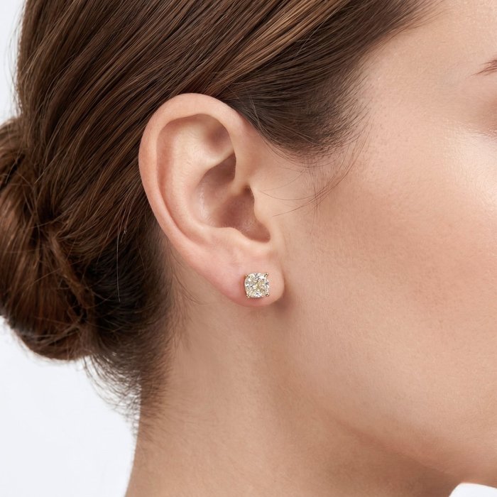 2.01 Carats IGI Certified Natural Diamond 18K Yellow Gold Stud Earrings