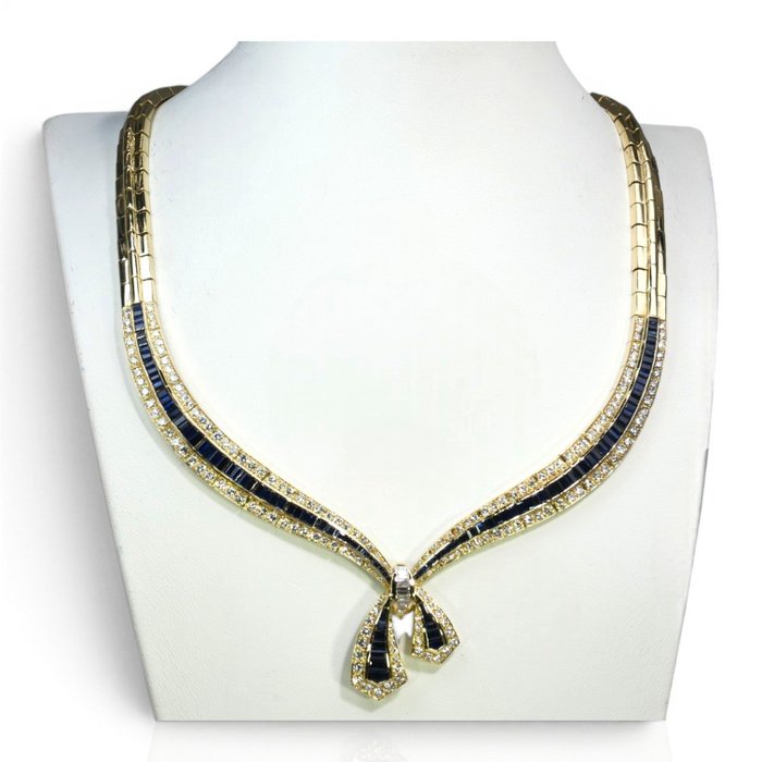 10.24 Carats IGI Certified Sapphire and Diamond 18K Yellow Gold Necklace