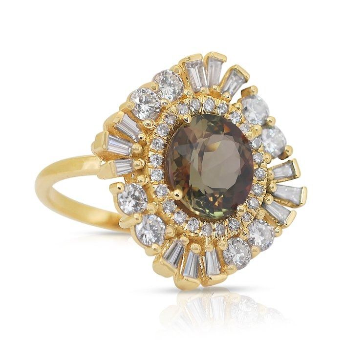 Glamorous 4.36ct Andalusite and Diamonds Cluster Ring in 18k Yellow Gold - IGI Certified