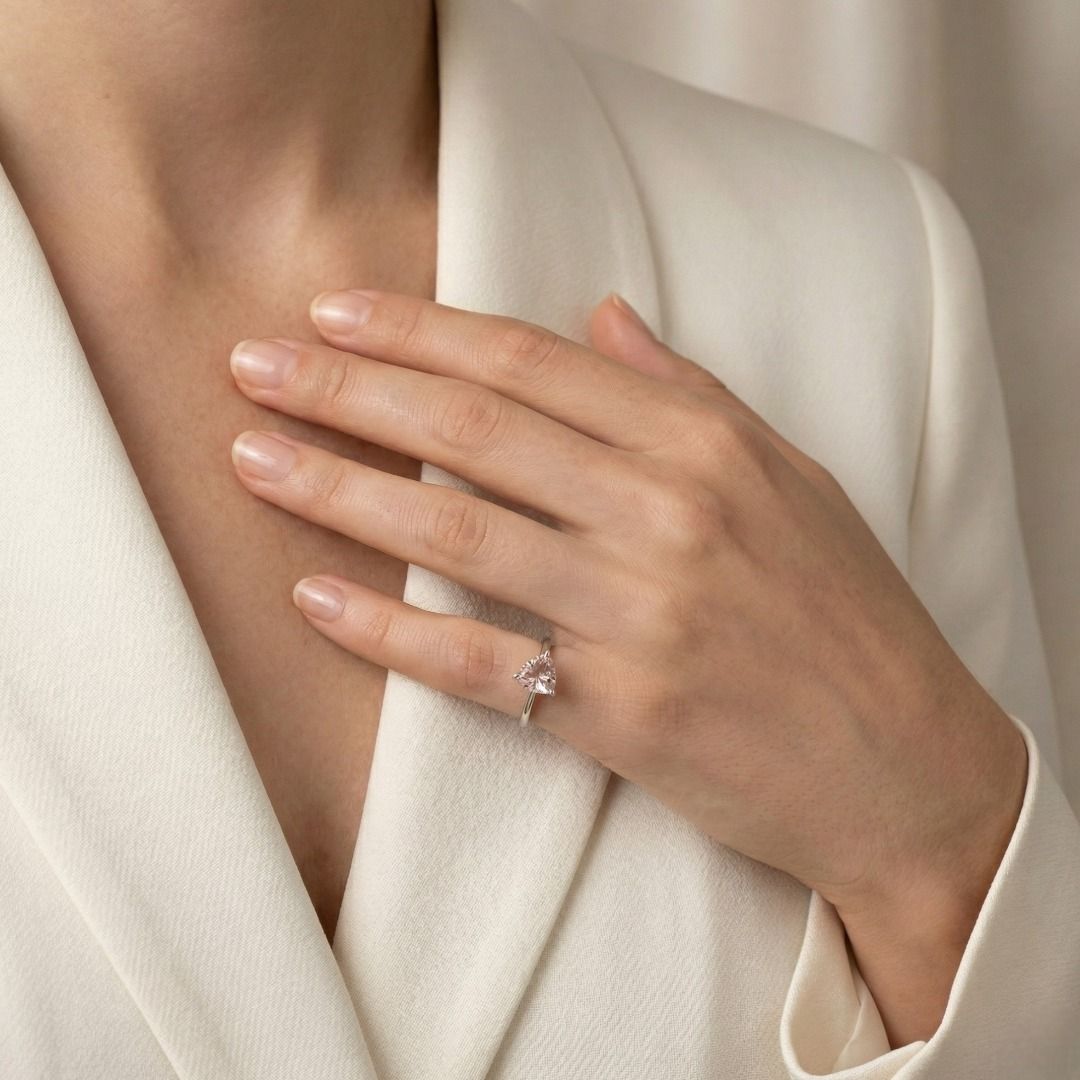Anmutiger 1,1-Karat-Solitärring mit pinkfarbenem Saphir in 18K Weißgold