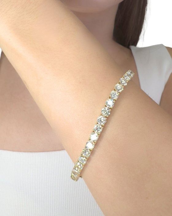 Graceful 13.36ct Diamonds Tennis Bracelet in 18k Yellow Gold - IGI Certified