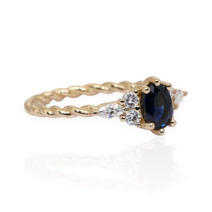 IGI Certified 0.80ct Sapphire and Diamonds Cluster Ring in 18k Yellow Gold