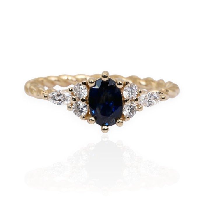 IGI Certified 0.80ct Sapphire and Diamonds Cluster Ring in 18k Yellow Gold