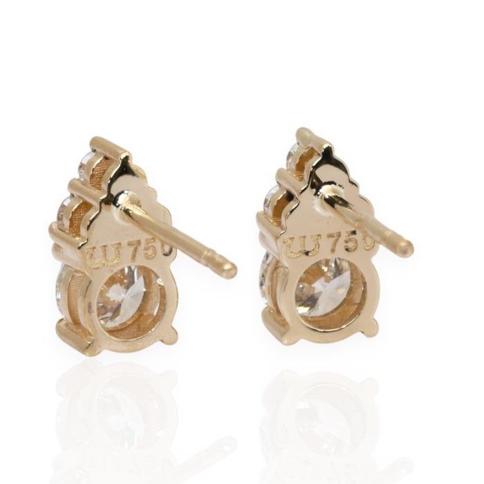 IGI Certified 1.31ct Diamonds Earrings in 18k Yellow Gold