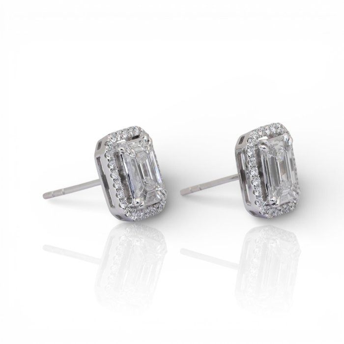IGI Certified 1.32ct Diamonds Stud Earrings in 18k White Gold