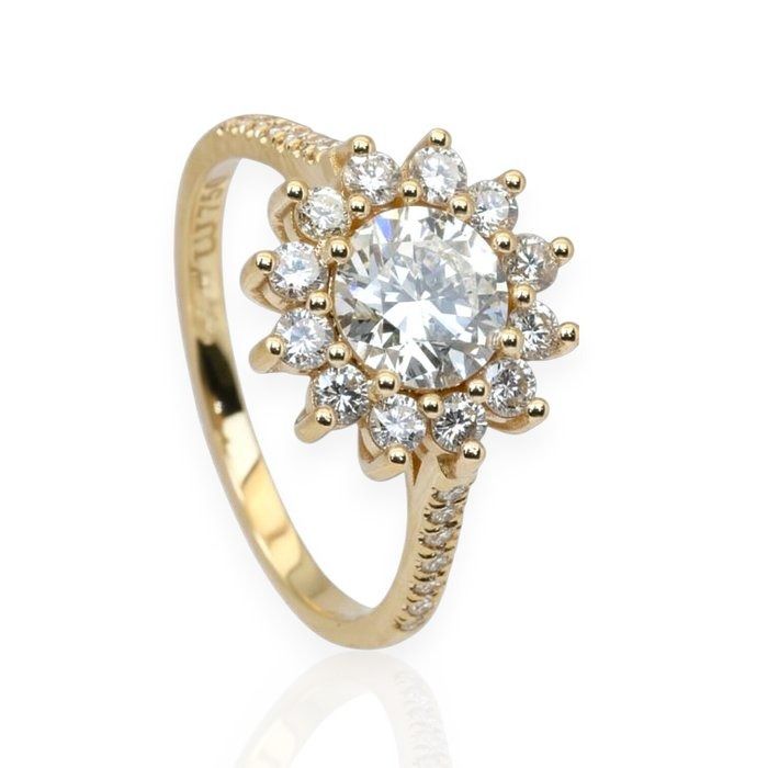IGI Certified 1.59ct Diamonds Cluster Ring in 18k Yellow Gold