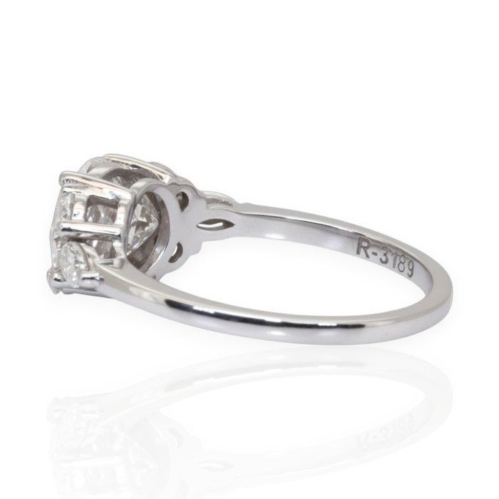 IGI Certified 1.91ct Diamonds Cluster Ring in 18k White Gold