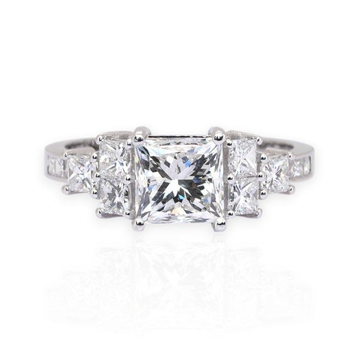 IGI Certified 2.56ct Diamonds Cluster Ring in 18k White Gold