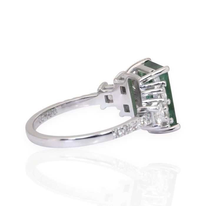 IGI Certified 3.26ct Emerald and Diamonds Cluster Ring in 18k White Gold