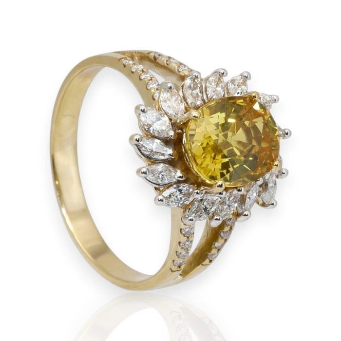 IGI Certified 3.94ct Sapphire and Diamonds Cluster Ring in 18k Yellow Gold