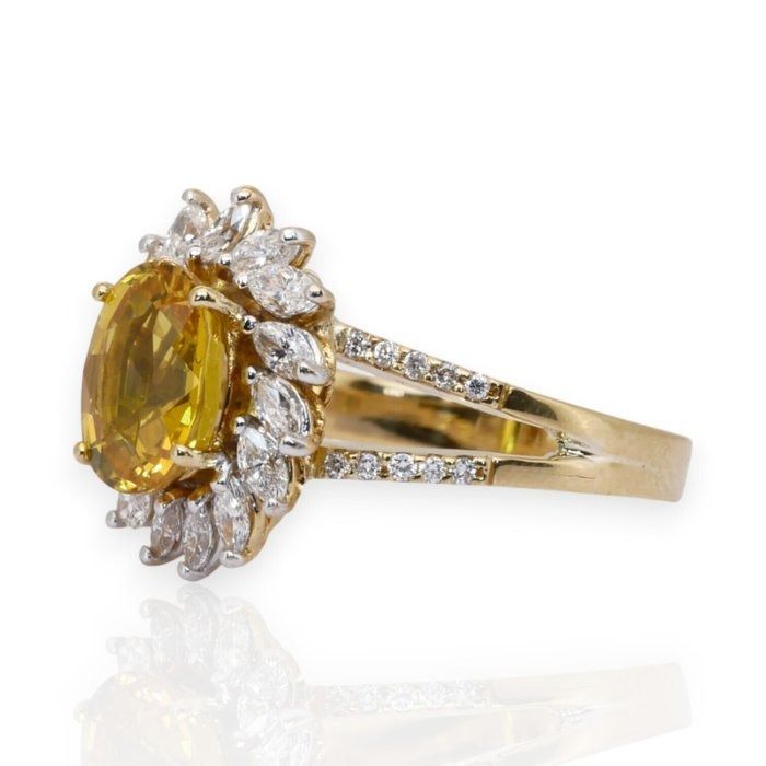 IGI Certified 3.94ct Sapphire and Diamonds Cluster Ring in 18k Yellow Gold