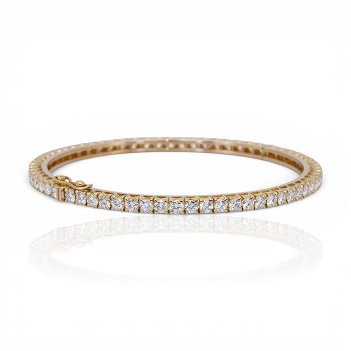 IGI Certified 8.08ct Diamonds Bangle in 18k Yellow Gold