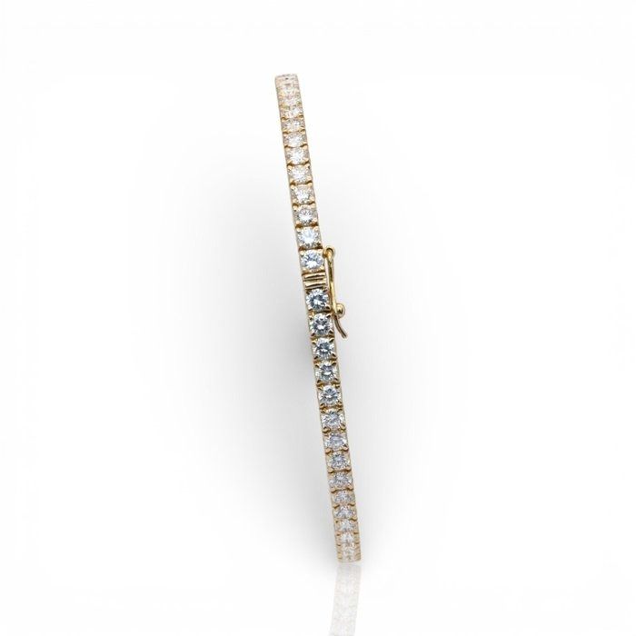 IGI Certified 8.08ct Diamonds Bangle in 18k Yellow Gold