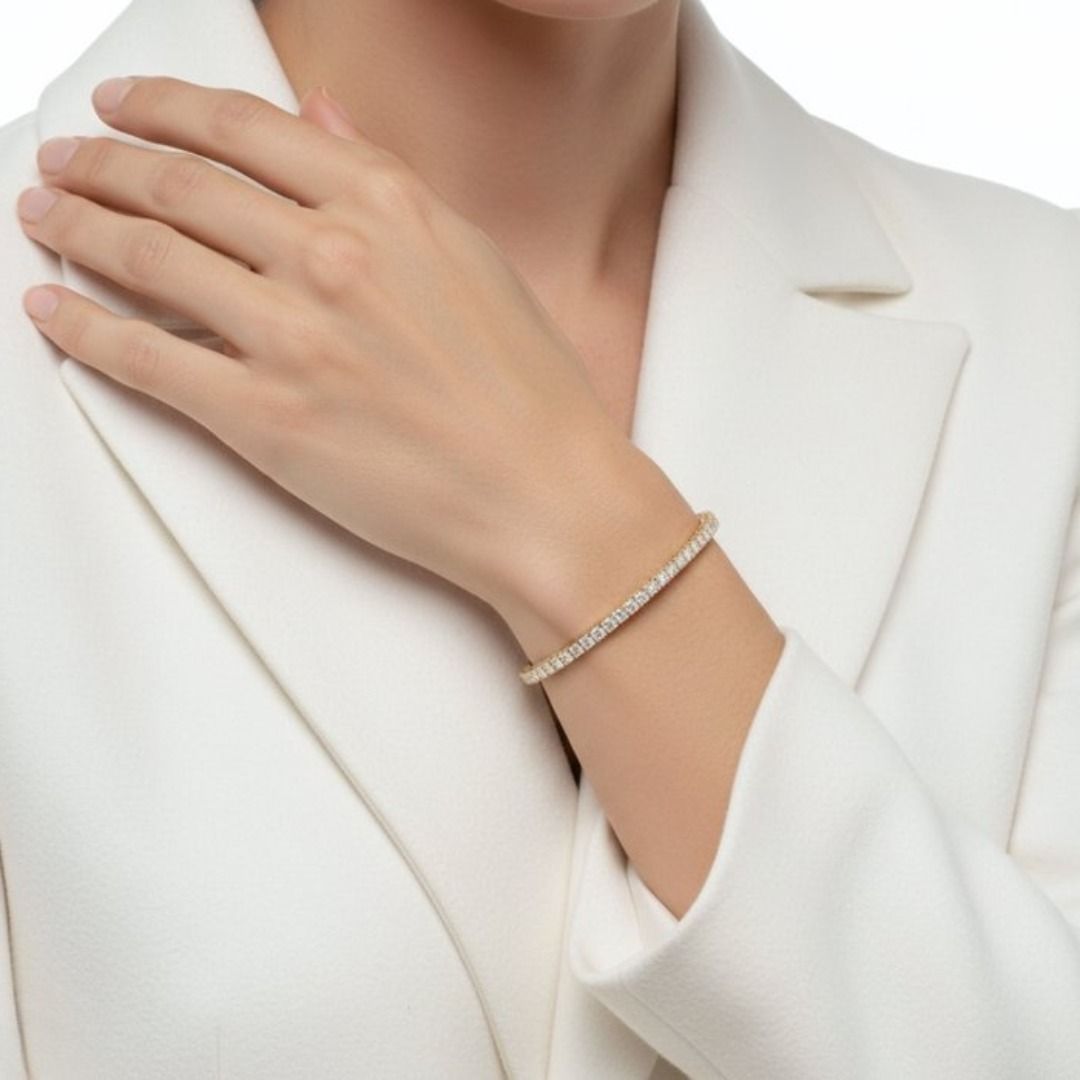 IGI Certified 8.08ct Diamonds Bangle in 18k Yellow Gold