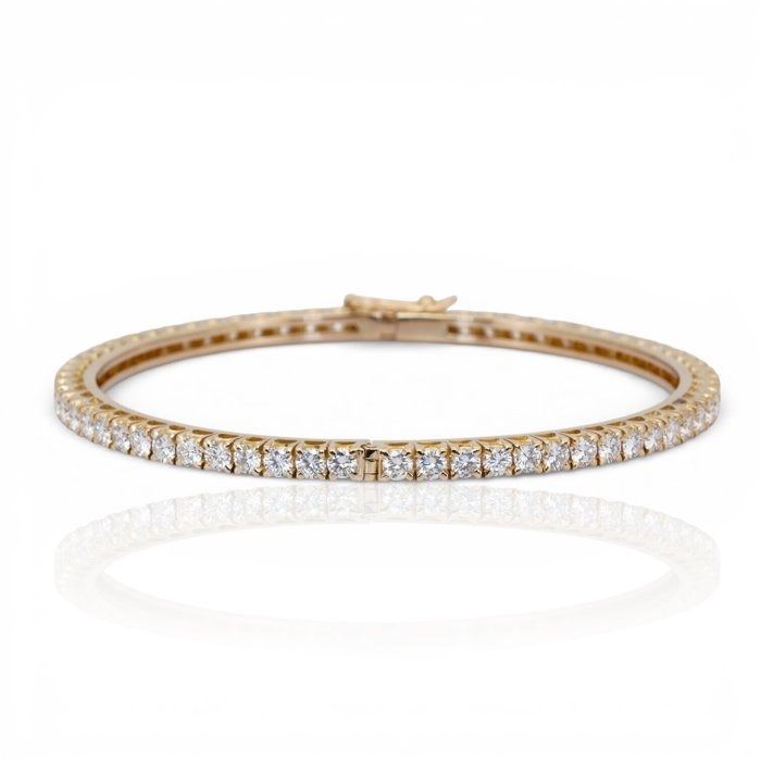 IGI Certified 8.12ct Diamonds Bangle in 18k Yellow Gold
