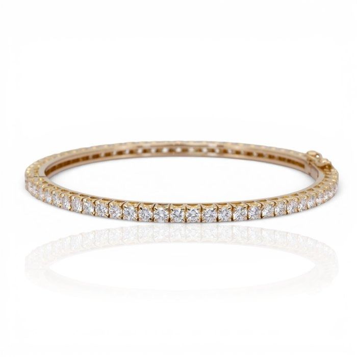 IGI Certified 8.12ct Diamonds Bangle in 18k Yellow Gold