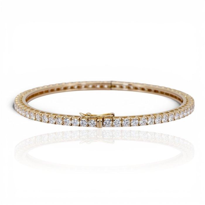 IGI Certified 8.12ct Diamonds Bangle in 18k Yellow Gold