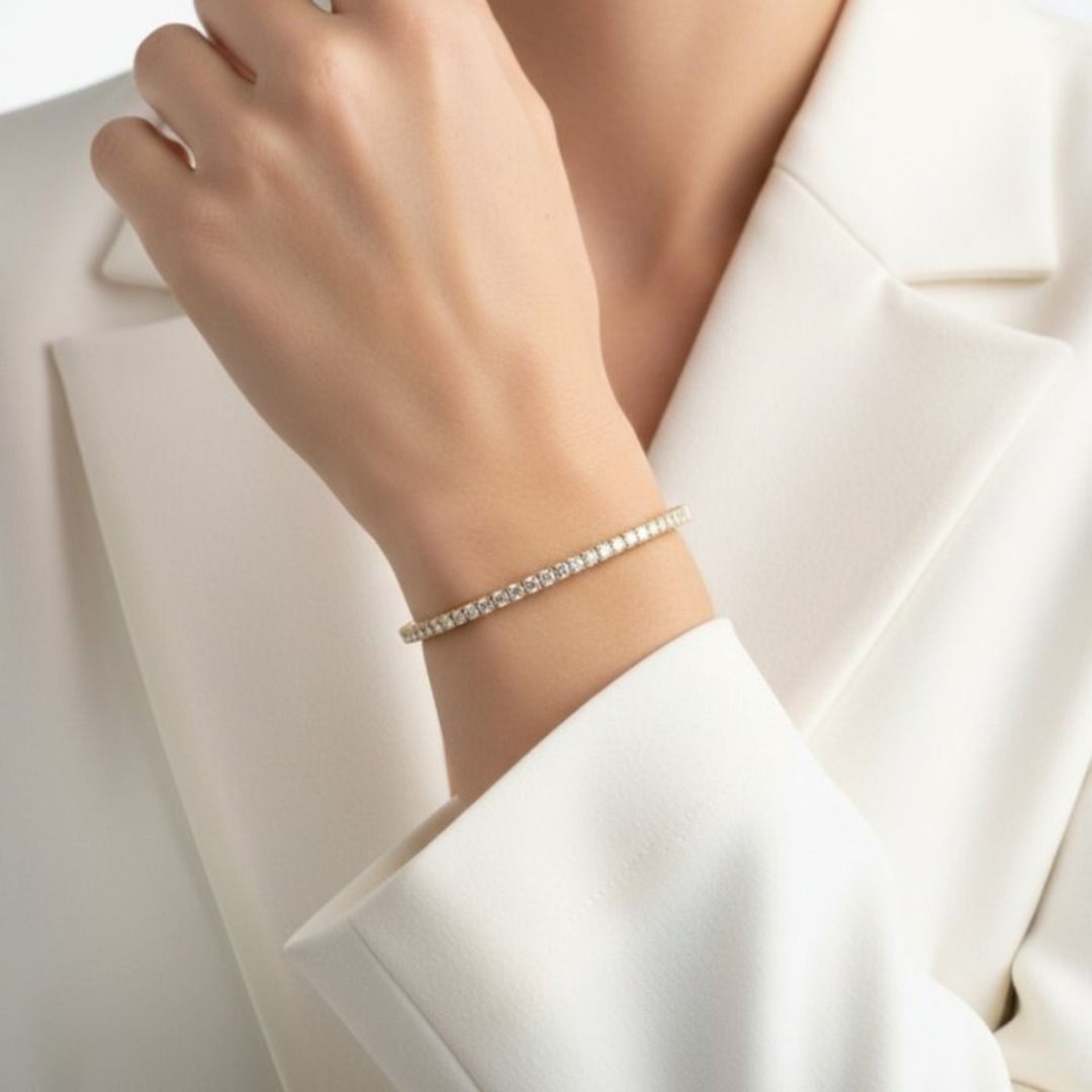 IGI Certified 8.12ct Diamonds Bangle in 18k Yellow Gold