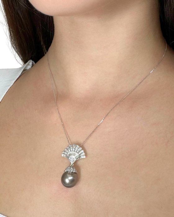 Luminous 13.25ct Tahitian Cultured Pearl and Diamonds Necklace in 18k White Gold - IGI Certified