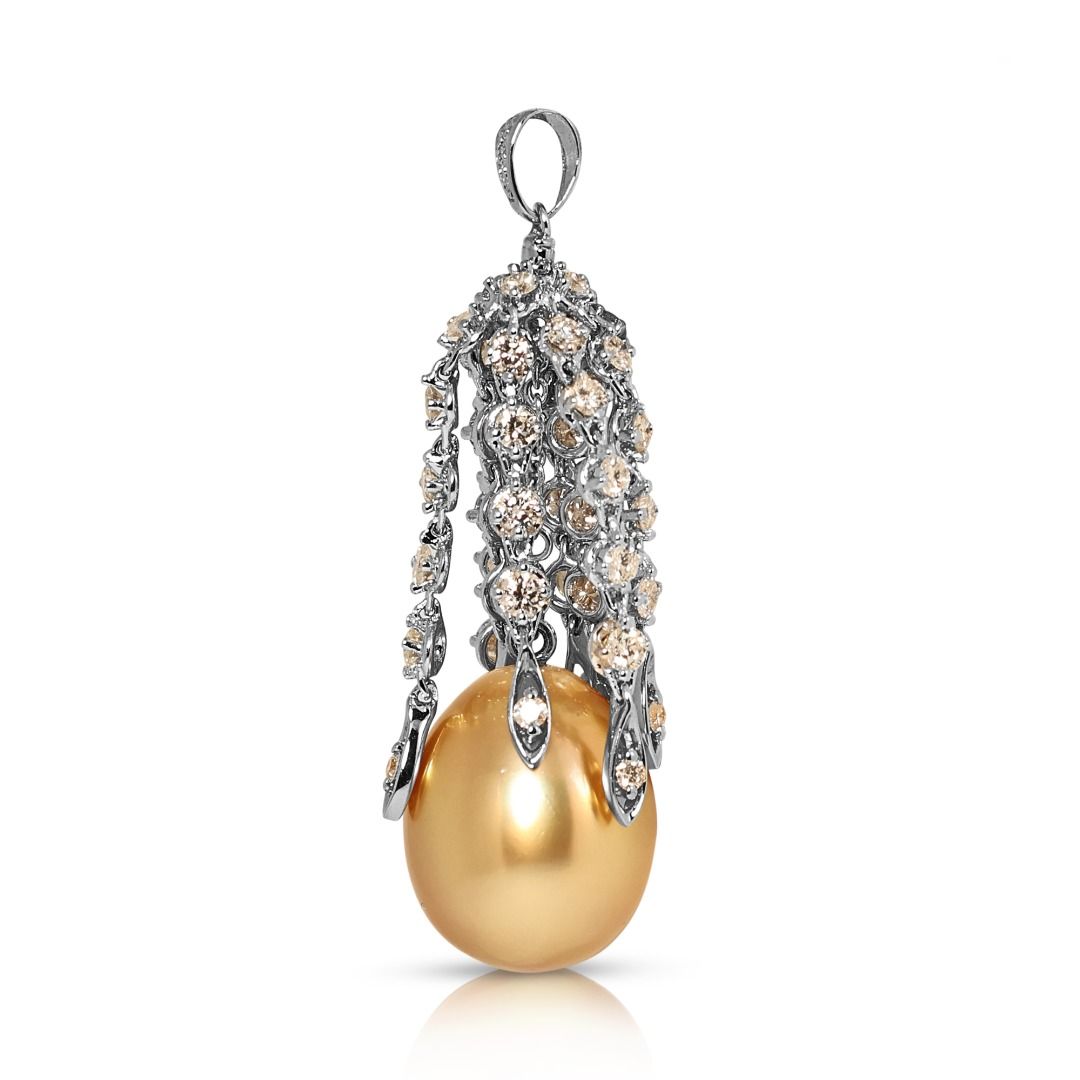 Luminous 2.17ct South Sea Pearl and Diamond Pendant in 18K Two-Toned Gold
