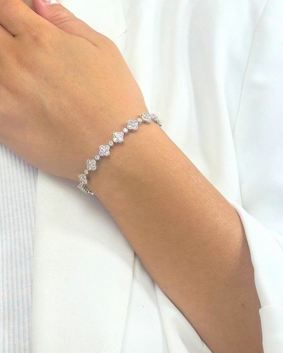 Luminous 2.46ct Diamonds Bracelet in 18k White Gold - IGI Certified