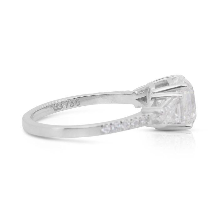 Luminous 2.70ct Diamonds Ring in 18k White Gold - IGI Certified