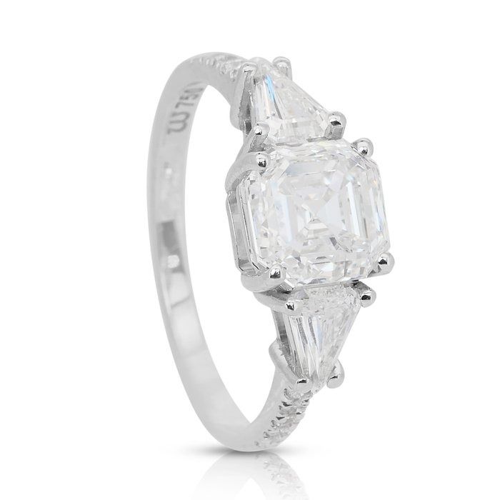 Luminous 2.70ct Diamonds Ring in 18k White Gold - IGI Certified