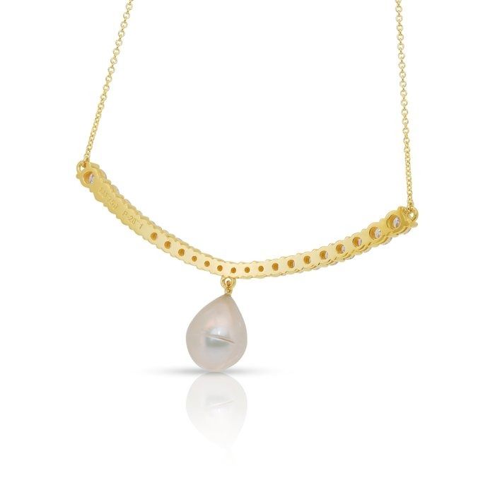 Lustrous 6.15ct Fresh Water Cultured Pearl and Diamonds Necklace in 18k Yellow Gold - IGI Certified