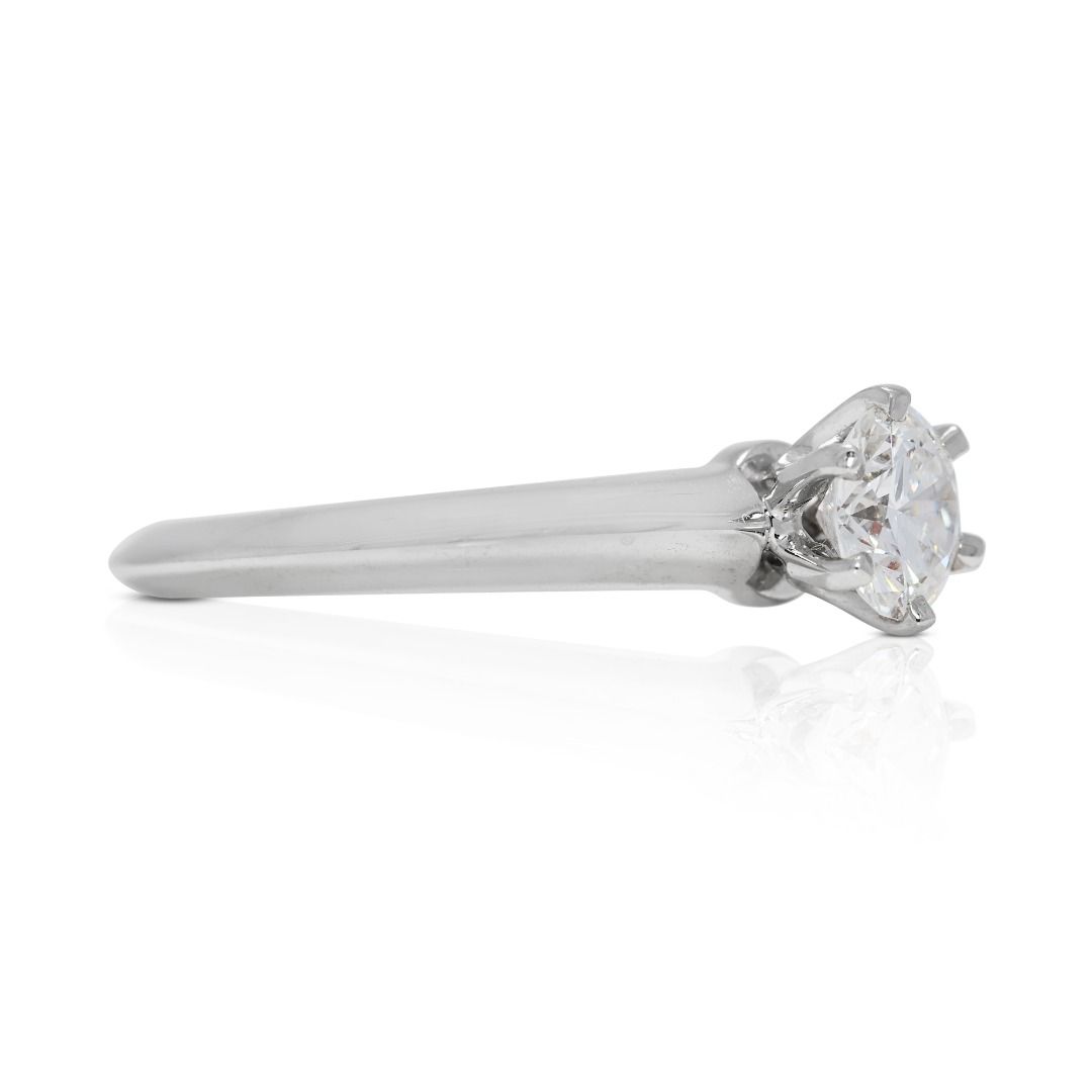 Luxurious 0.52 ct. Round Brilliant Diamonds Ring