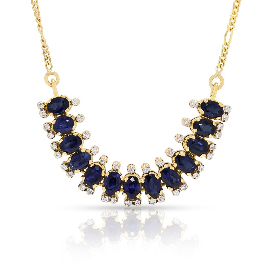 Luxuriöse 2,6 Karat Blauer Saphir Halskette akzentuiert mit 0,20 Karat Diamanten in 18 Karat Gelbgold