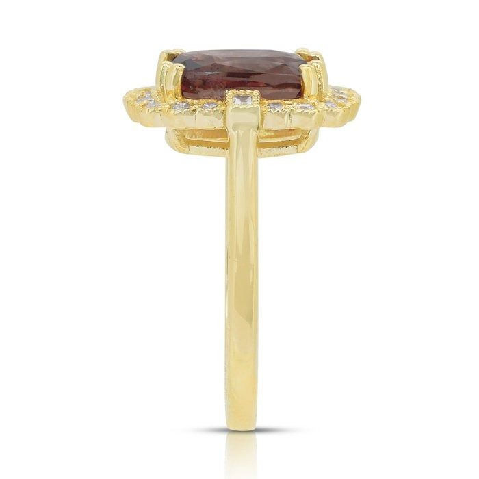 Luxurious 3.53ct Garnet and Diamonds Cluster Ring in 14k Yellow Gold - GIA Certified