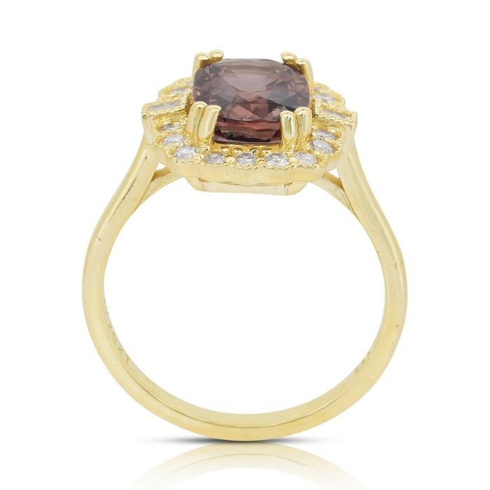 Luxurious 3.53ct Garnet and Diamonds Cluster Ring in 14k Yellow Gold - GIA Certified