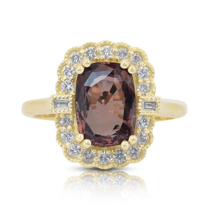 Luxurious 3.53ct Garnet and Diamonds Cluster Ring in 14k Yellow Gold - GIA Certified