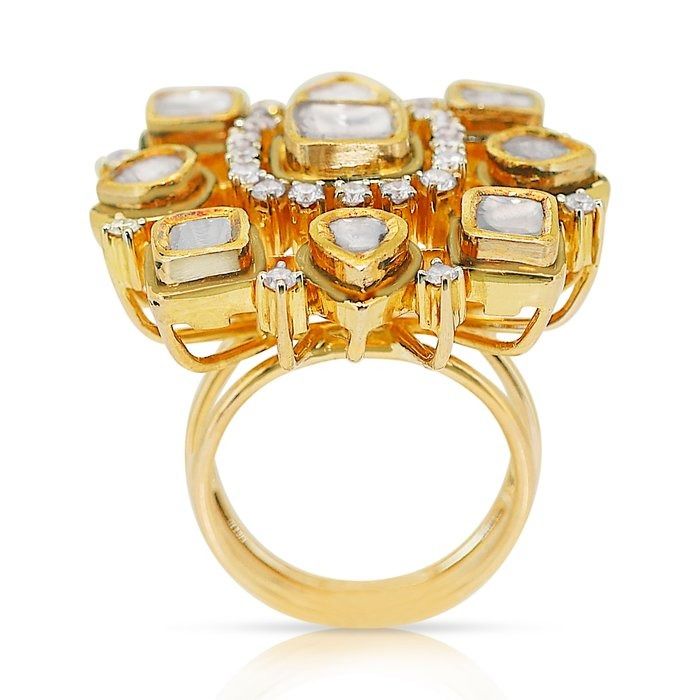 Luxurious 4.35ct Diamonds Cocktail Ring in 18k Yellow Gold - IGI Certified
