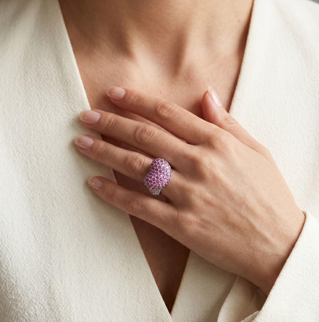 Luxuriöser 4,87ct Pinker Saphir mit 0,850ct Diamanten Pave Herz Statement Ring in 18K Weißgold