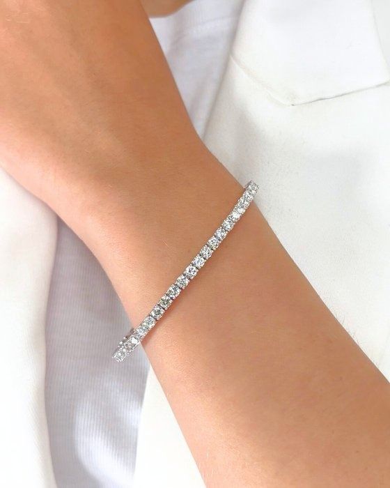 Luxurious 7.35ct Diamonds Tennis Bracelet in 18k White Gold - IGI Certified