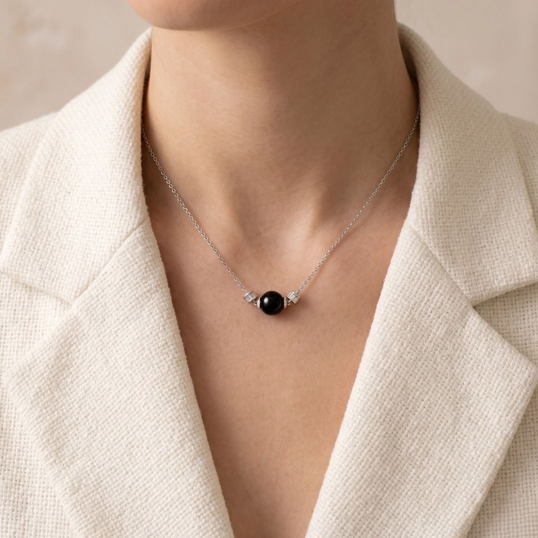 Moderne 11mm Onyx-Perlenkette mit 0.33ct Diamanten in 18K Weißgold (Neu)