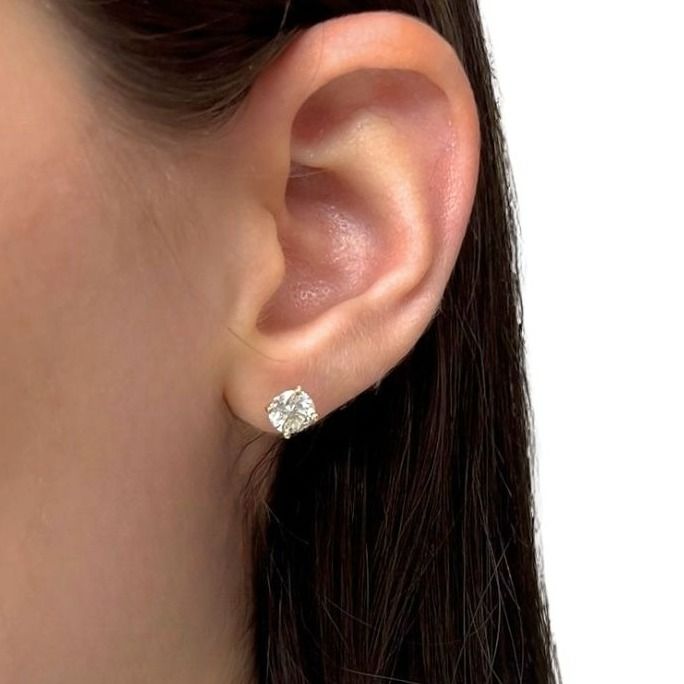 Radiant 2.05ct Diamonds Stud Earrings in 18k Yellow Gold - IGI Certified