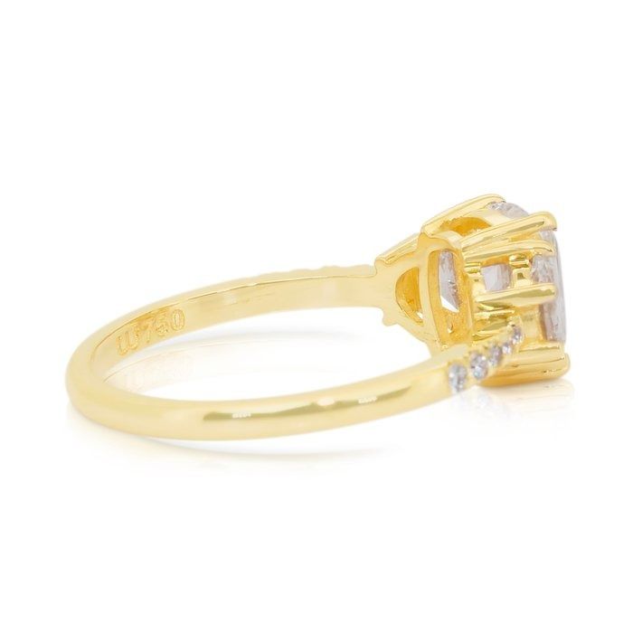 Radiant 2.15ct Diamonds 3-Stone Ring in 18k Yellow Gold - IGI Certified