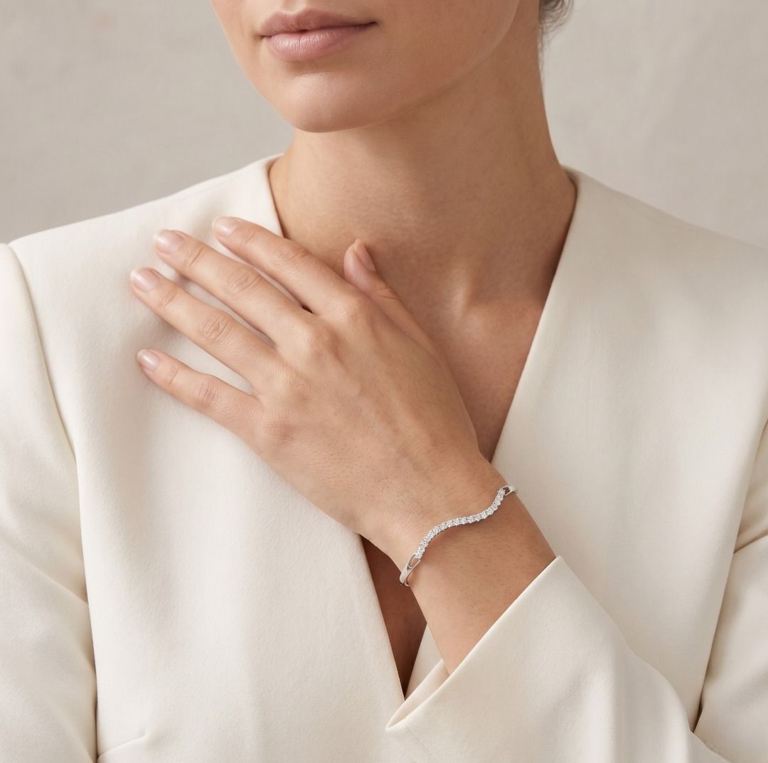 Refined 1ct Diamonds Wave Bangle in 18K White Gold