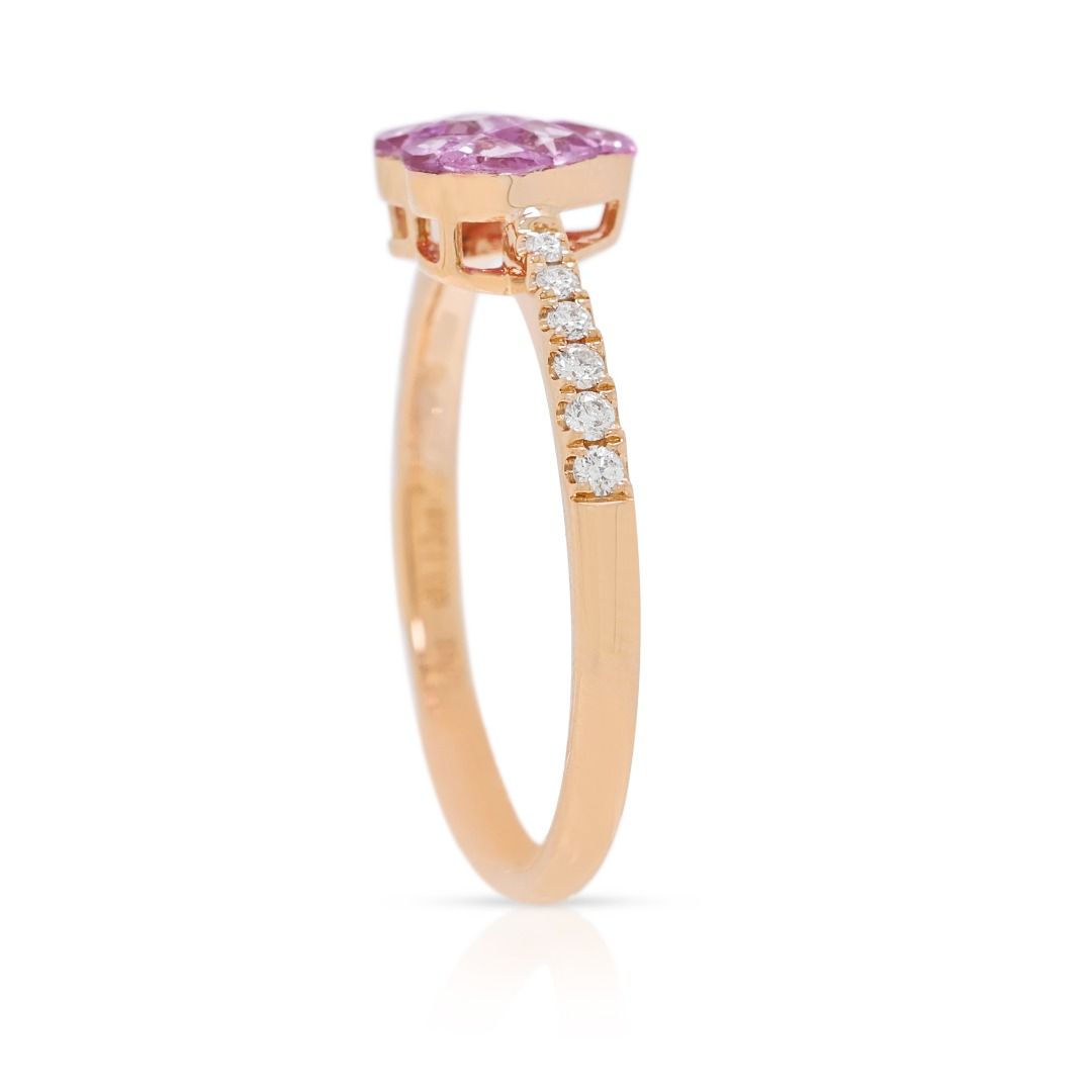 Romantischer Herz-Cluster-Ring mit 0,68 Karat rosa Saphir und 0,120 Karat Diamanten in 18 Karat Roségold (Neu)