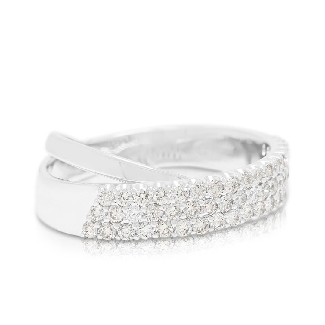 Eleganter 0,60 Karat natürlicher Diamant Ring mit runder Brillantschliff Pave-Fassung und Überkreuzdesign in 18K Weißgold