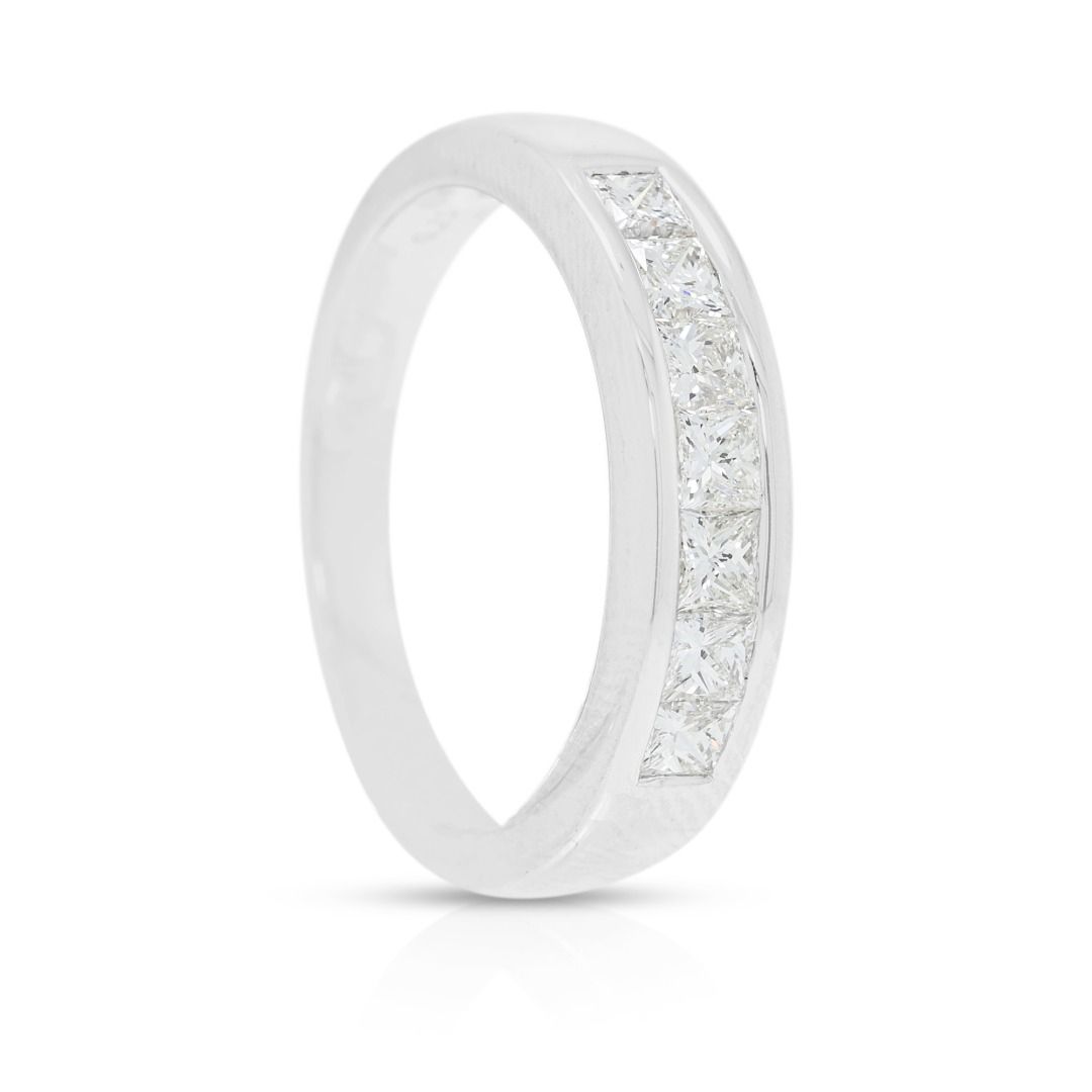 Raffinierter Ring mit 0,70 ct Naturdiamanten im Kanalfassung aus 18K Weißgold