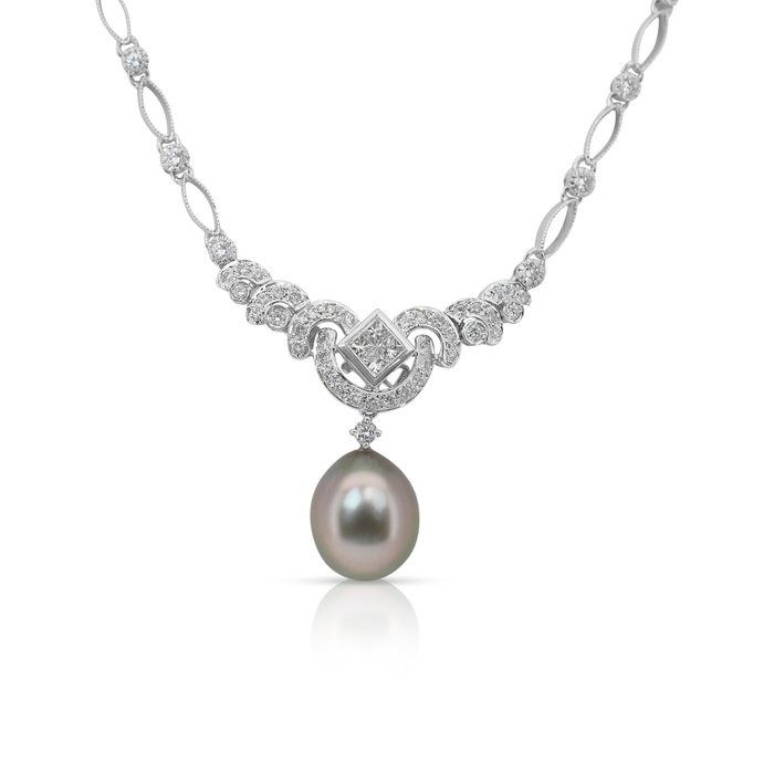 Sophisticated 1.46ct Cultured Pearl and Natural Diamonds Necklace in 18k White Gold - GCI Certified