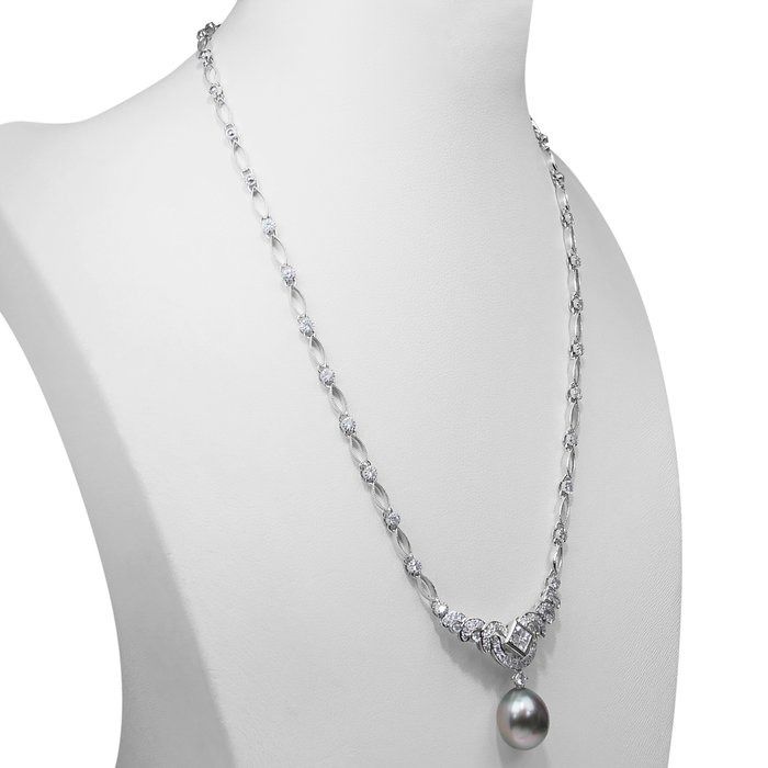 Sophisticated 1.46ct Cultured Pearl and Natural Diamonds Necklace in 18k White Gold - GCI Certified