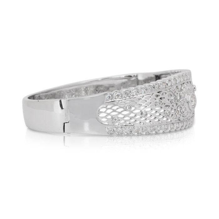 Sophisticated 1.50ct Diamonds Bangle in 18k White Gold - IGI Certified