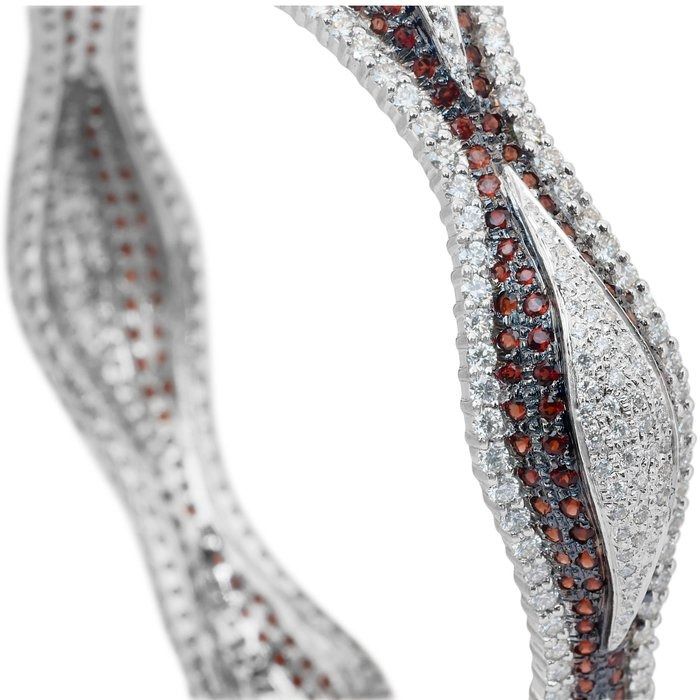 Sophisticated 16.25ct Spessartites and Diamonds Bangle in 18k White Gold - IGI Certified